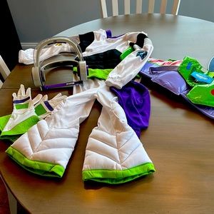 Genuine Disney/Pixar Buzz Lightyear Costume. 4-year old size, complete costume!